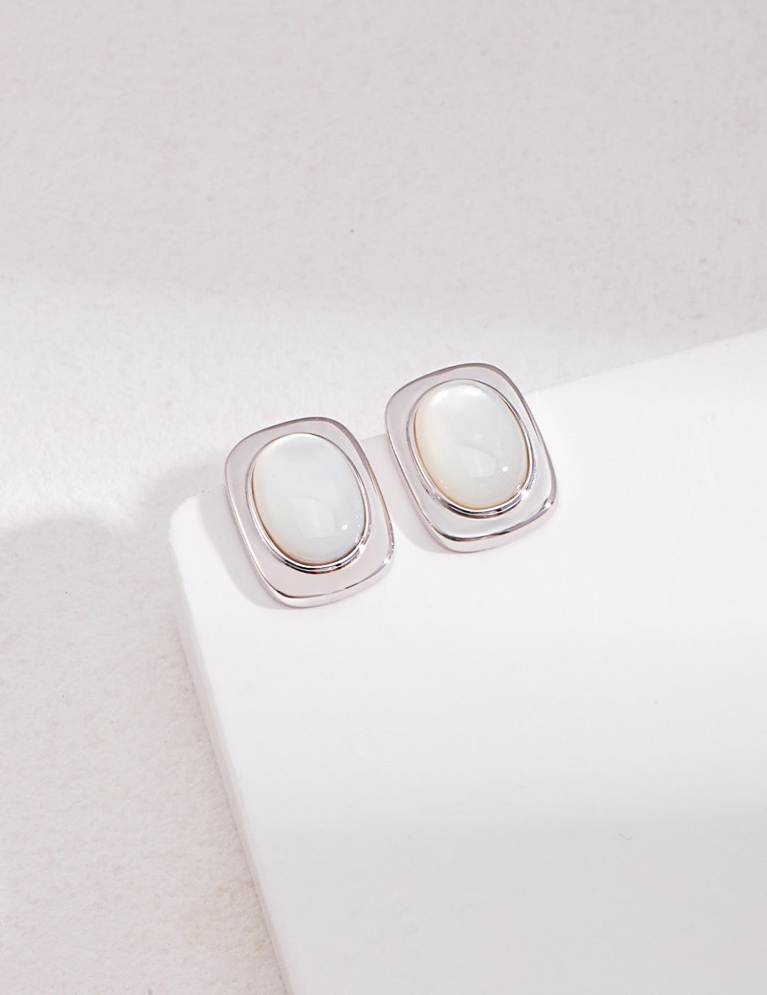 Mother of Pearl Earrings, White shell earrings, Minimalist earrings, Bridesmaid earrings, Dainty earrings, Dangle drop earrings, Unique gift