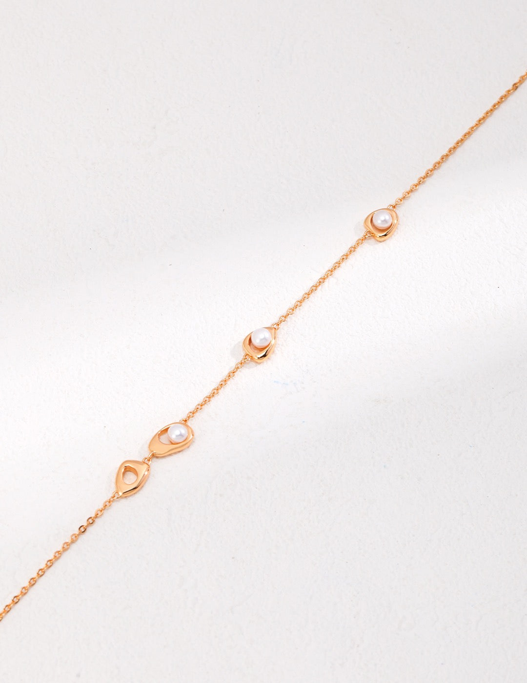 Minimalist Pearl Necklace