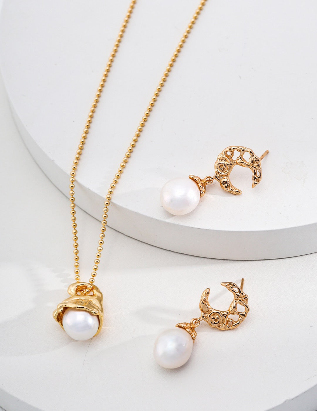 Natural Pearls Pendant Necklace