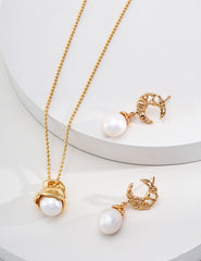 Natural Pearls Pendant Necklace