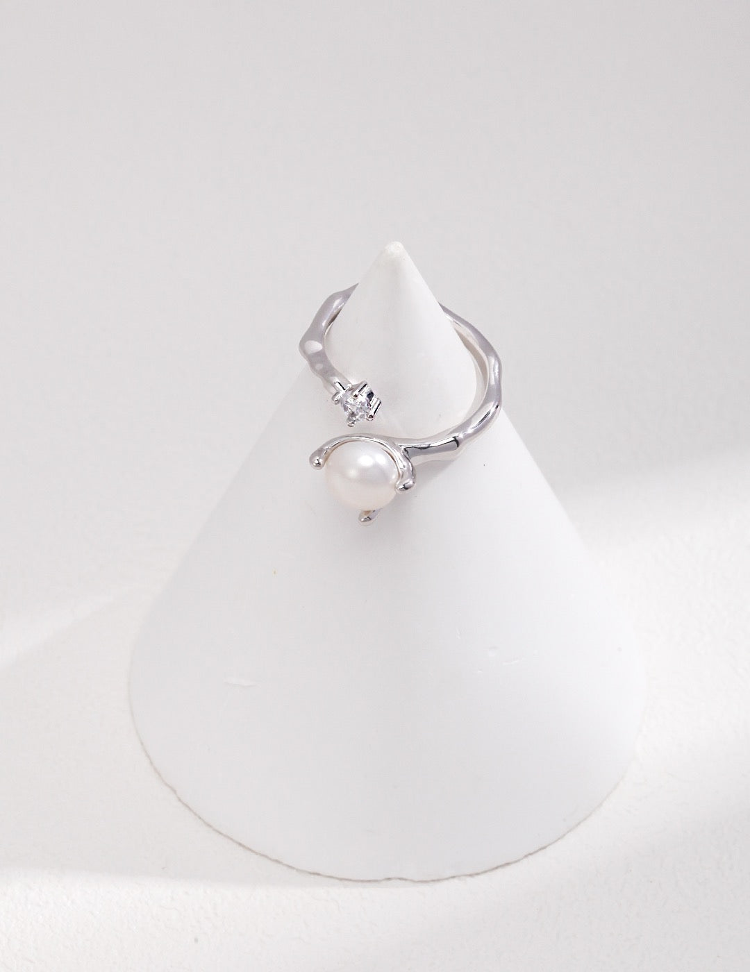 Pearl Ring, Minimalist Ring, Adjustable Ring, Bridal Pearl Ring, Wedding Jewelry, Birthday Gift for Her, Bridesmaid Gifts