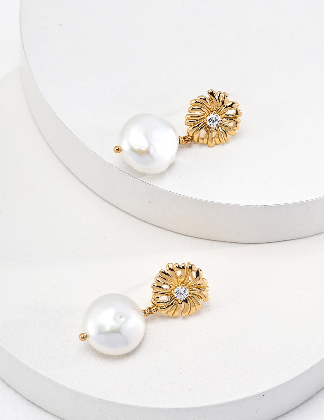 Daisy Pearl Dangle Earrings